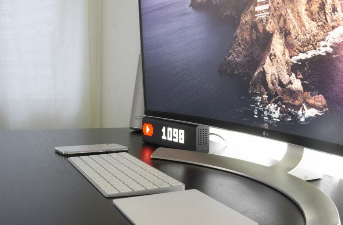 curved monitors and flat monitors